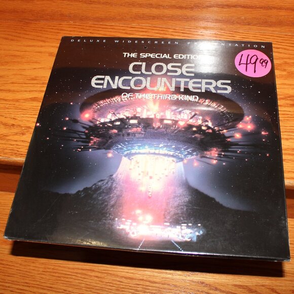 3/$118- CLOSE ENCOUNTERS OF THE THIRD KIND Deluxe Widescreen Special Laserdisc - Picture 2 of 6